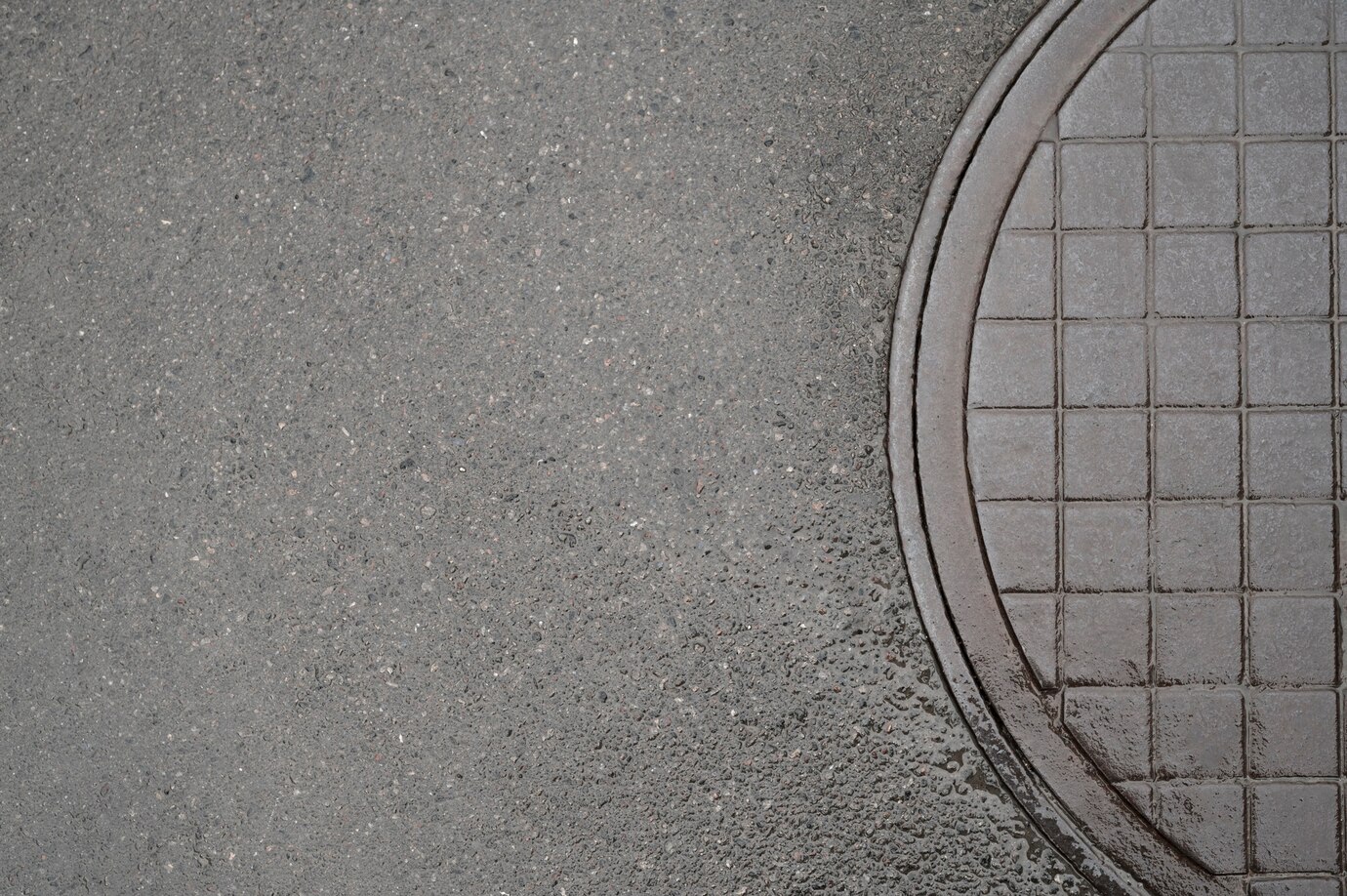 outdoors-cobblestone-texture-with-manhole_23-2149432993